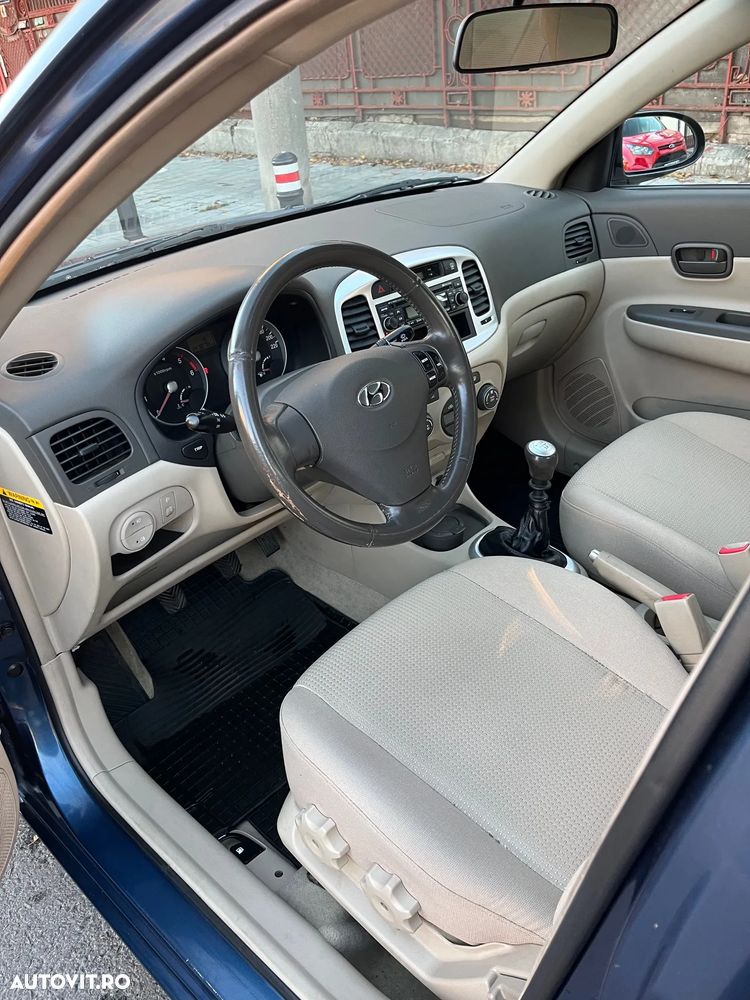 Hyundai Accent - 1