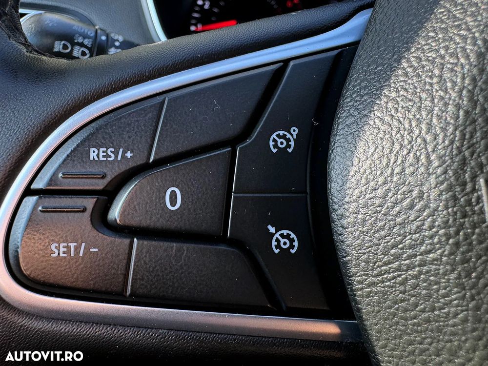 Renault Megane TCe 140 GPF ZEN - 19