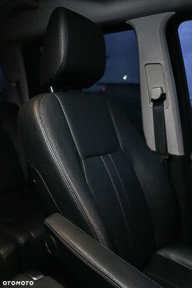 Land Rover Discovery 3.0 TD V6 SE - 9