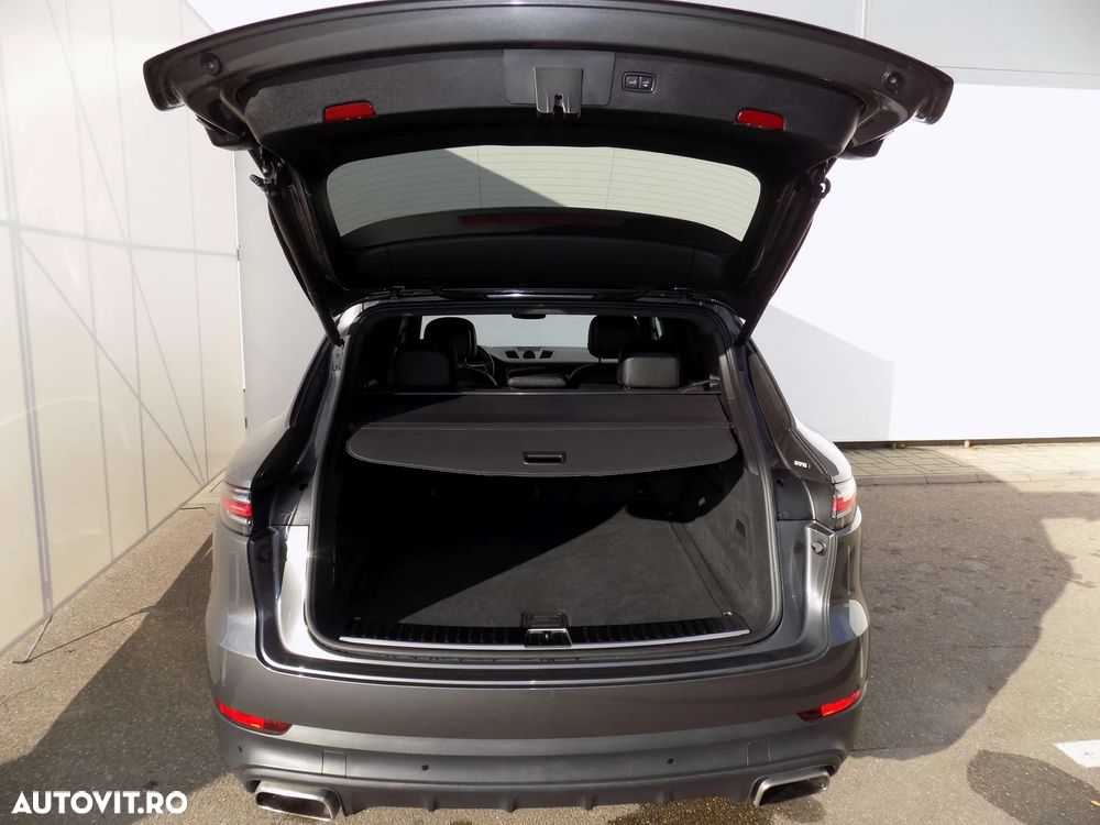 Porsche Cayenne Standard - 32