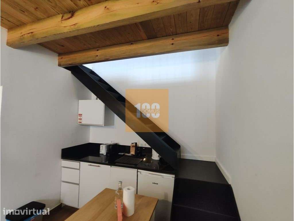 Moradia T1 duplex em Miguel Bombarda - Grande imagem: 3/27