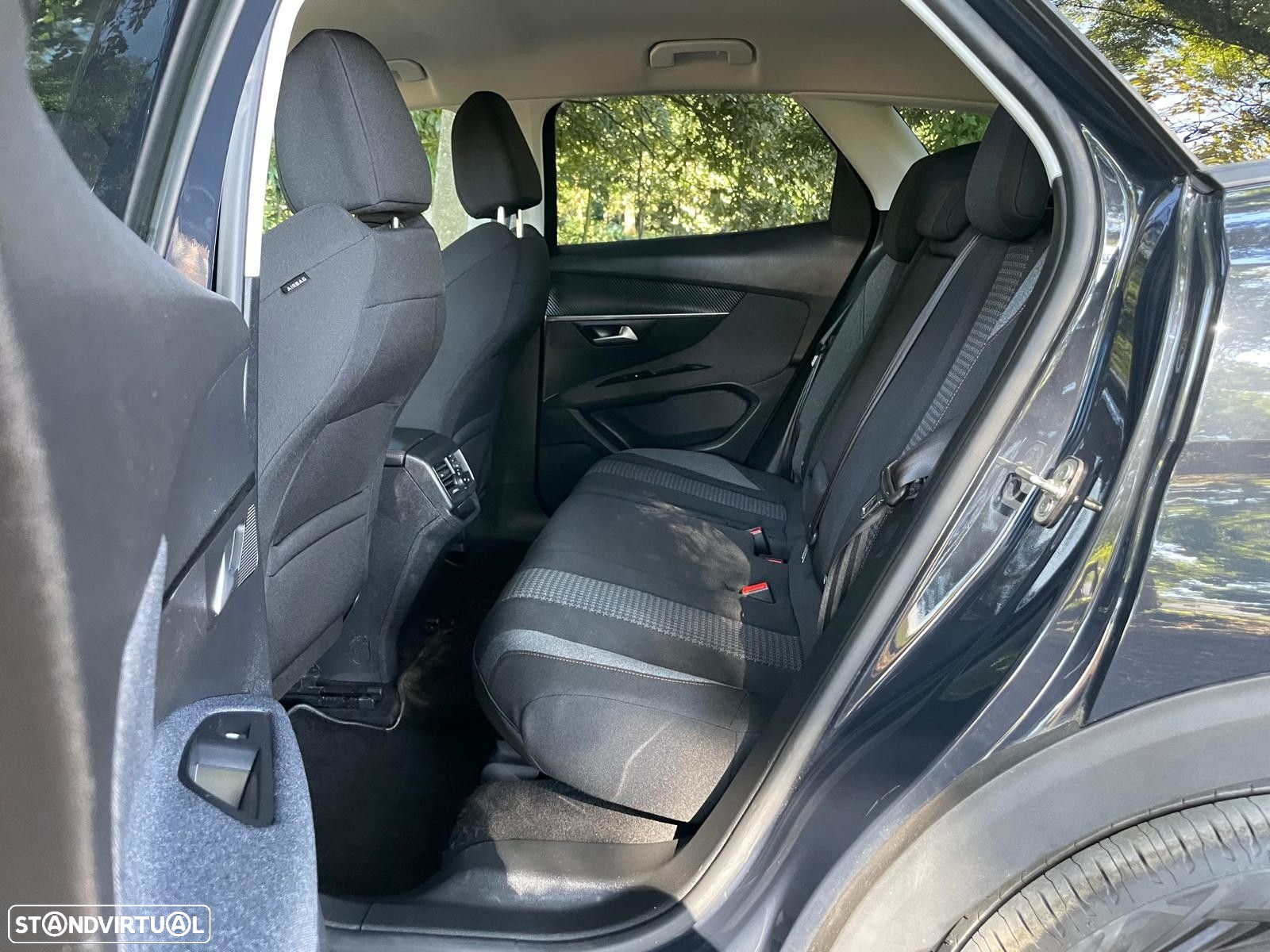 Peugeot 3008 1.2 PureTech Allure EAT8 - 29