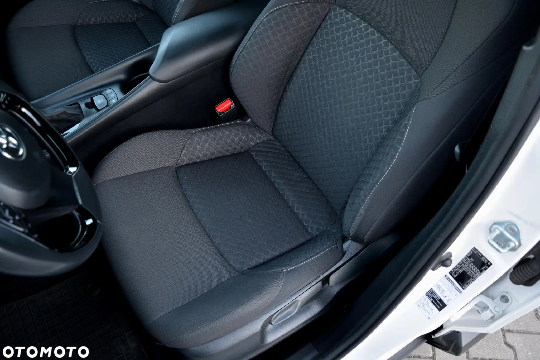 Toyota C-HR 1.8 Hybrid Comfort - 27