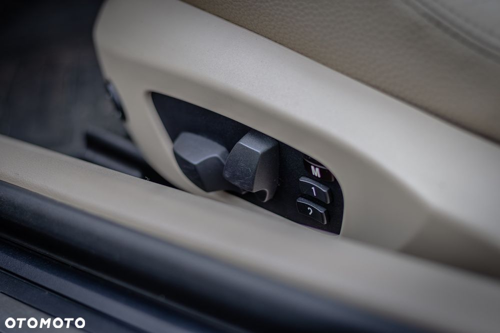 BMW Seria 3 335i xDrive Edition Exclusive - 28