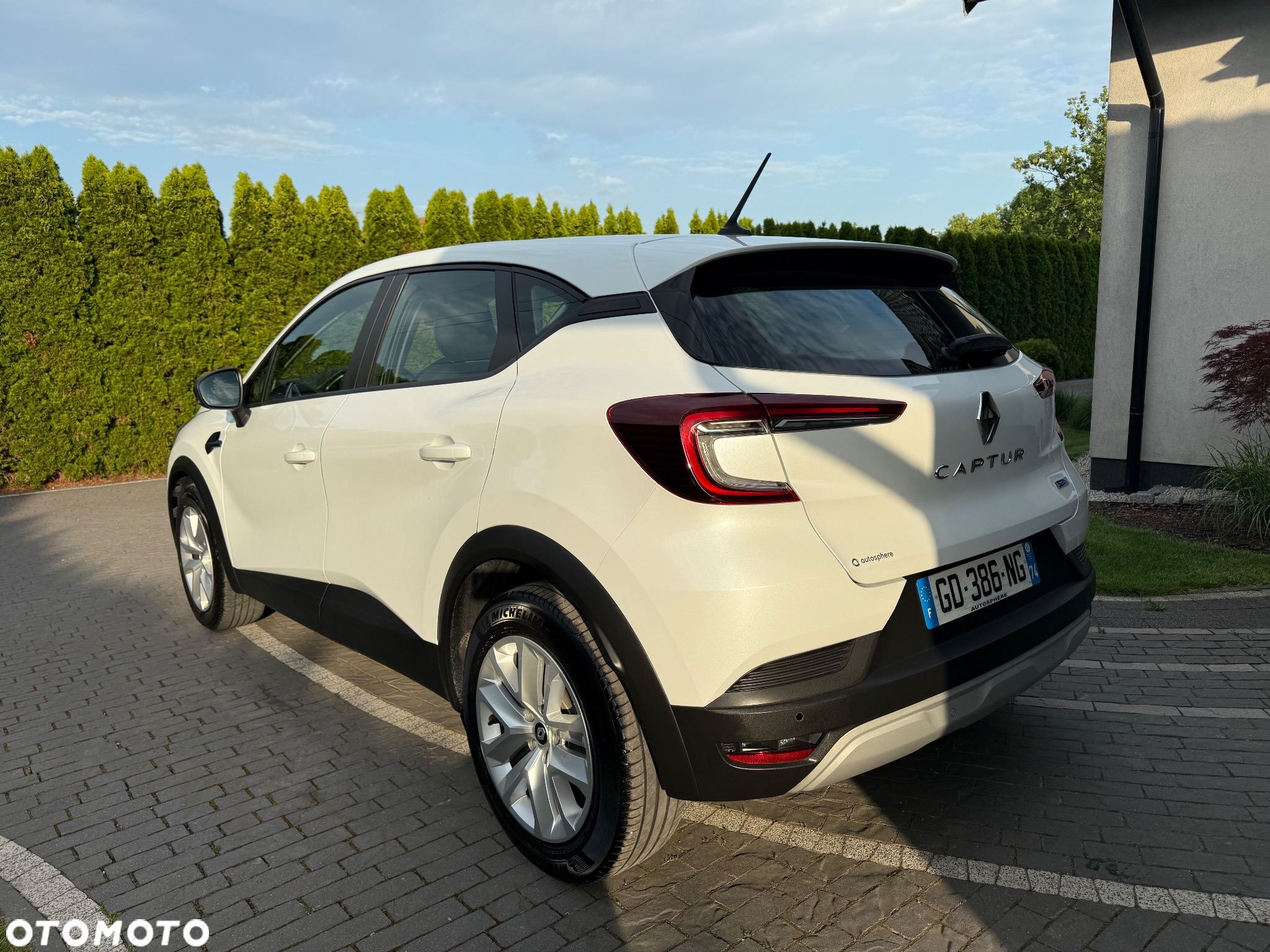 Renault Captur 1.3 TCe mHEV Intens EDC - 4