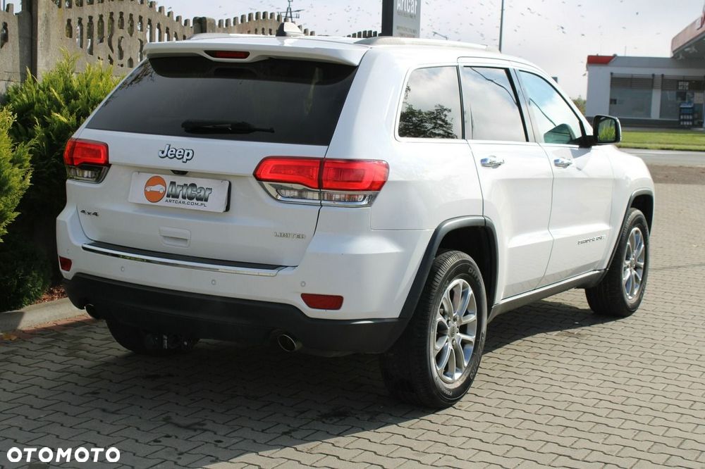Jeep Grand Cherokee - 32