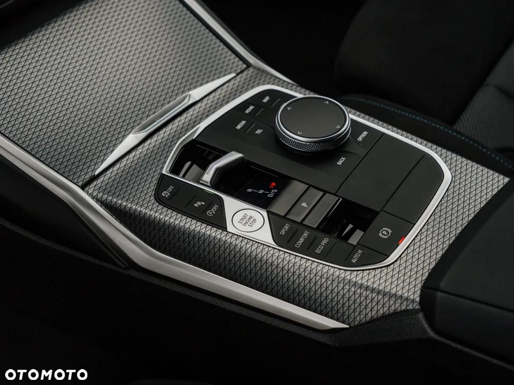 BMW Seria 3 318i M Sport - 10