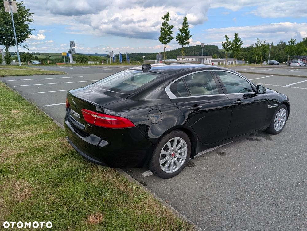 Jaguar XE 20d Prestige - 4