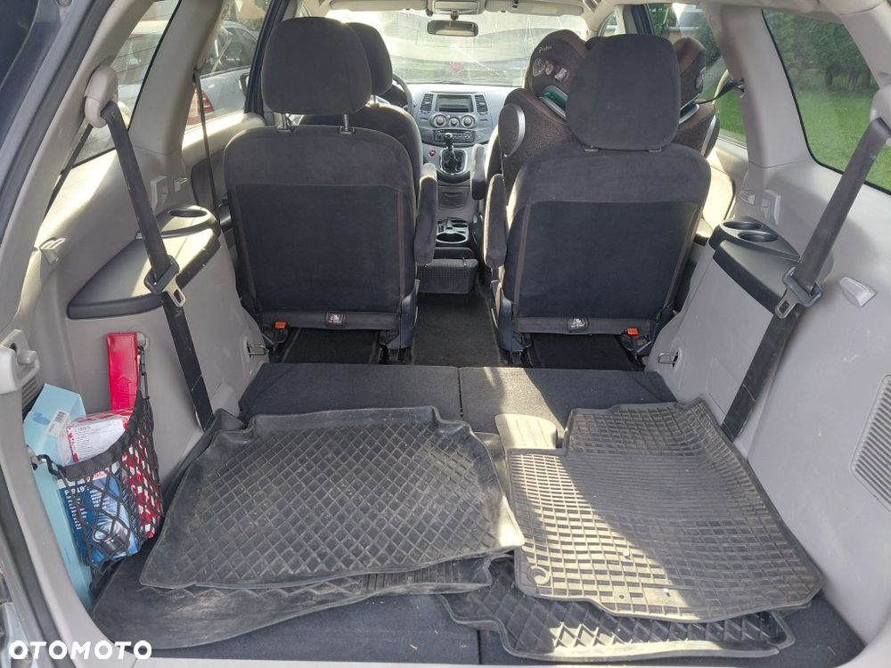 Mitsubishi Grandis - 6