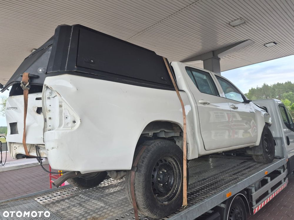 Toyota Hilux 2.8 D-4D Double Cab SR5 4x4 - 5