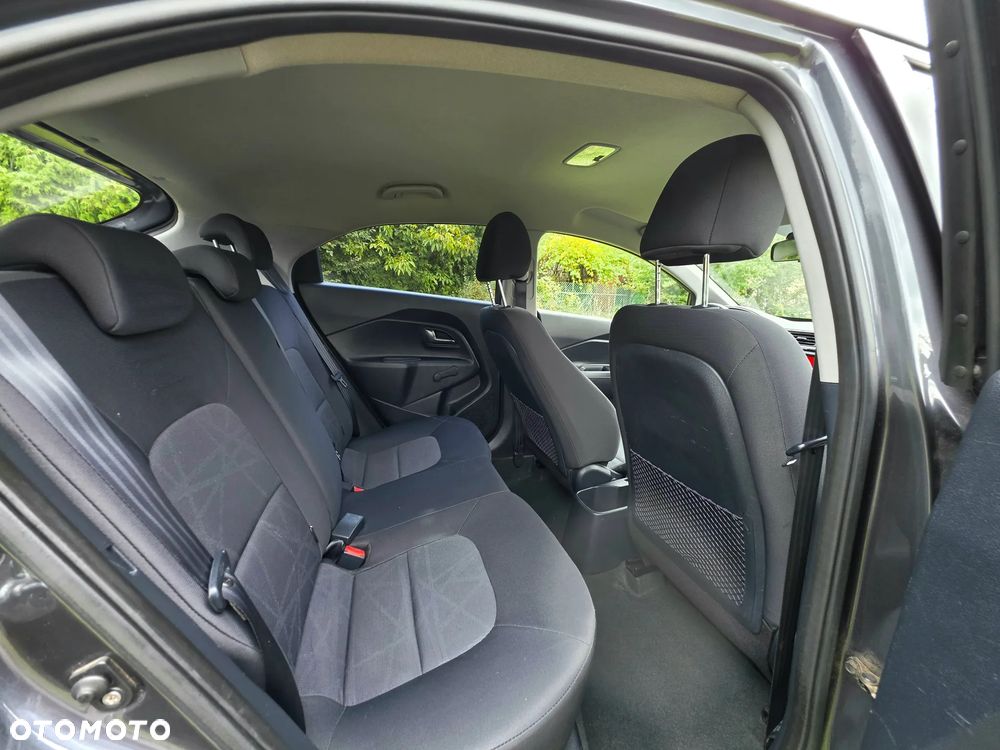 Kia Rio 1.2 Fifa World Cup Edition - 9