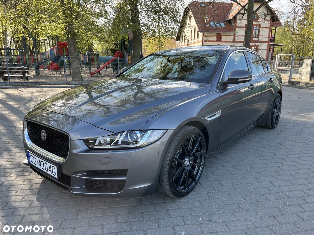 Jaguar XE - 1