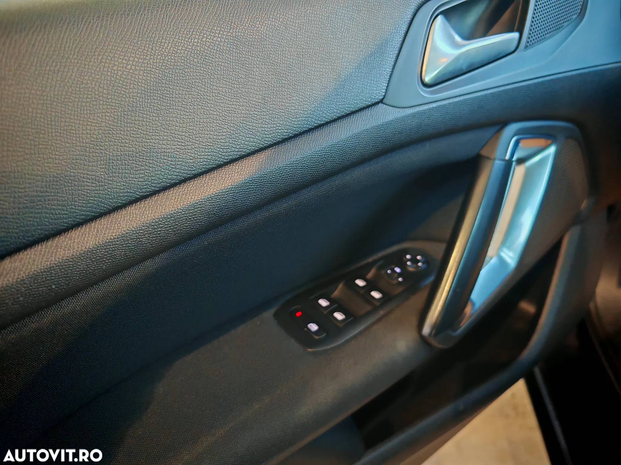 Peugeot 308 1.2 L PureTech Turbo S&S Active - 13