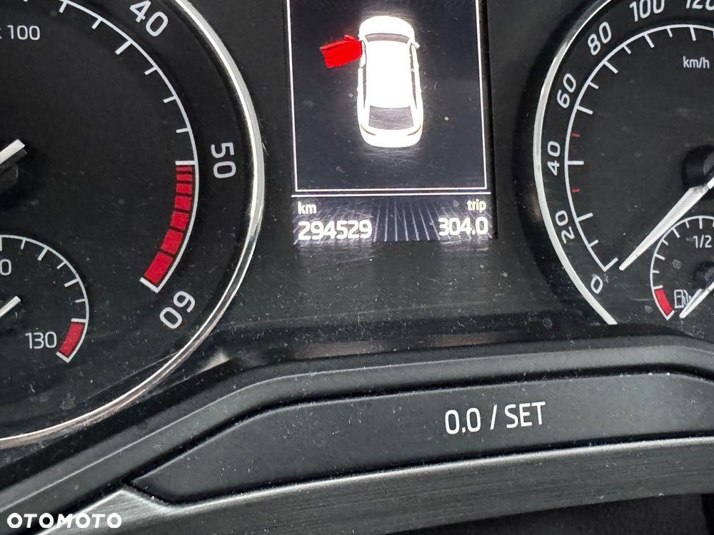 Skoda Superb 2.0 TDI Ambition DSG - 11