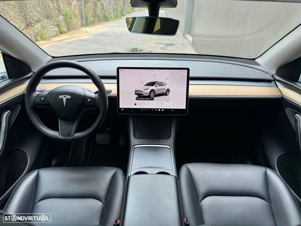 Tesla Model Y Standard Long Range RWD - 10