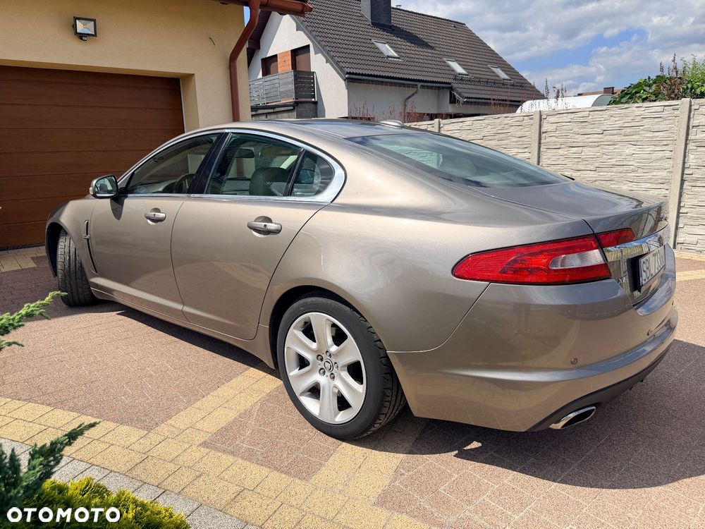 Jaguar XF 2.7 V6 Premium Luxury - 4