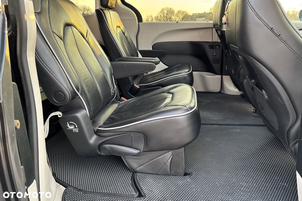 Chrysler Pacifica - 15