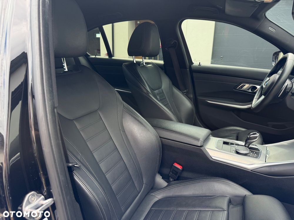 BMW Seria 3 320d M Sport - 24