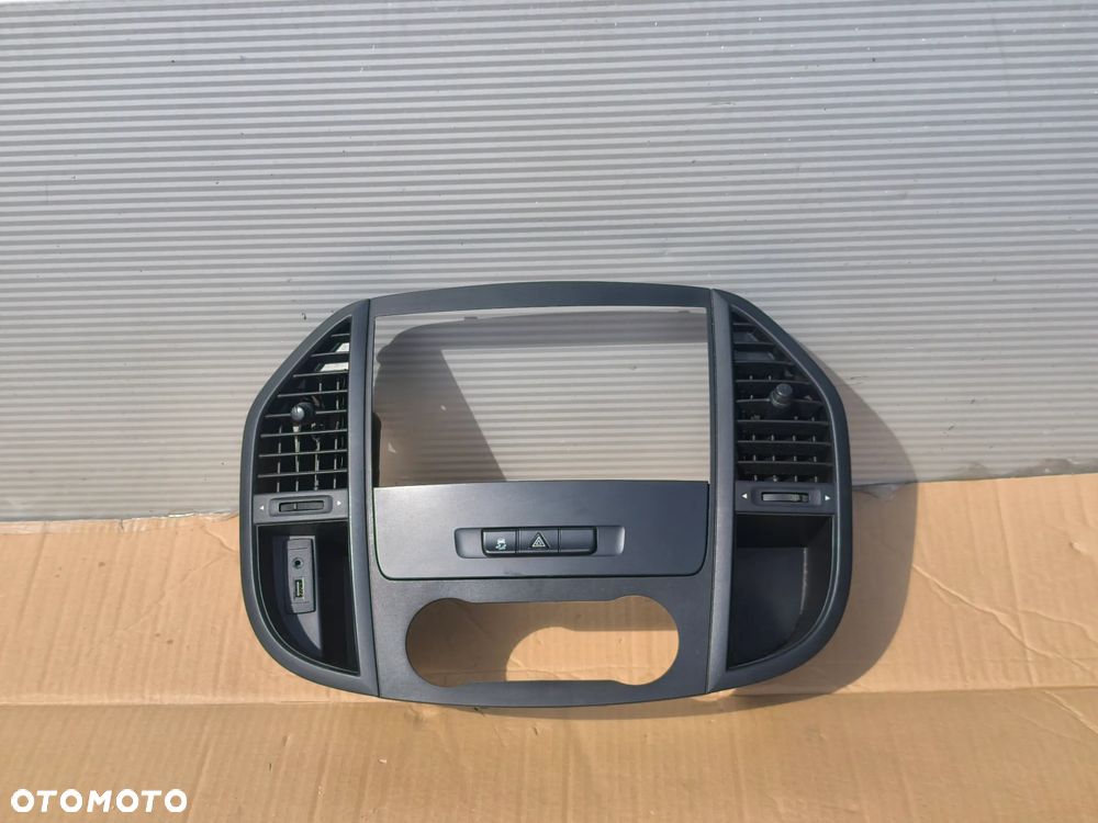 Kartki nawiewu środkowe ramka Mercedes Vito w447 2014- a4478300454