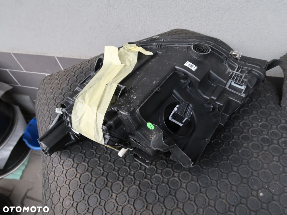 Lampa przednia BMW i3 uszkodzona - 3