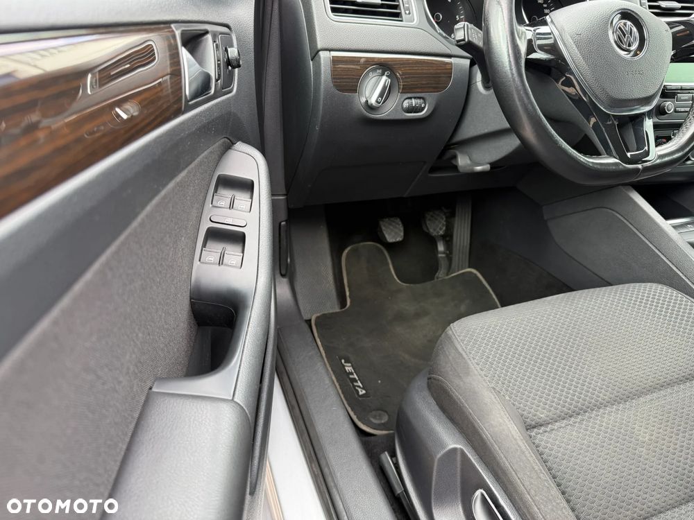 Volkswagen Jetta 2.0 TDI DPF Comfortline - 18