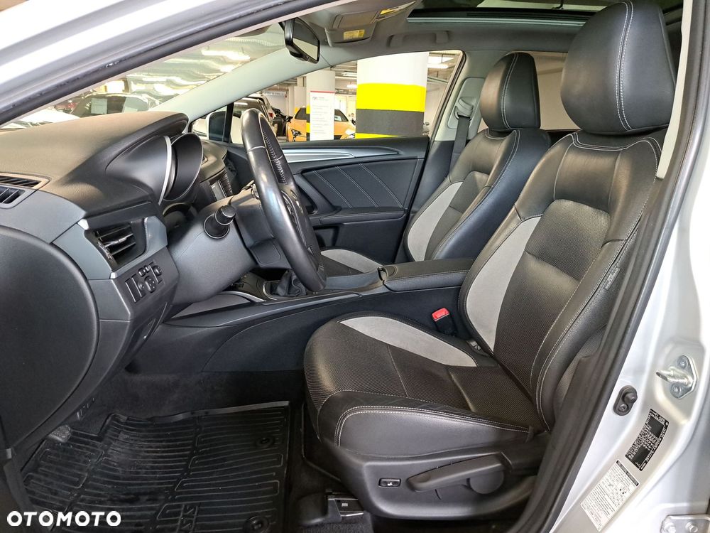 Toyota Avensis - 12