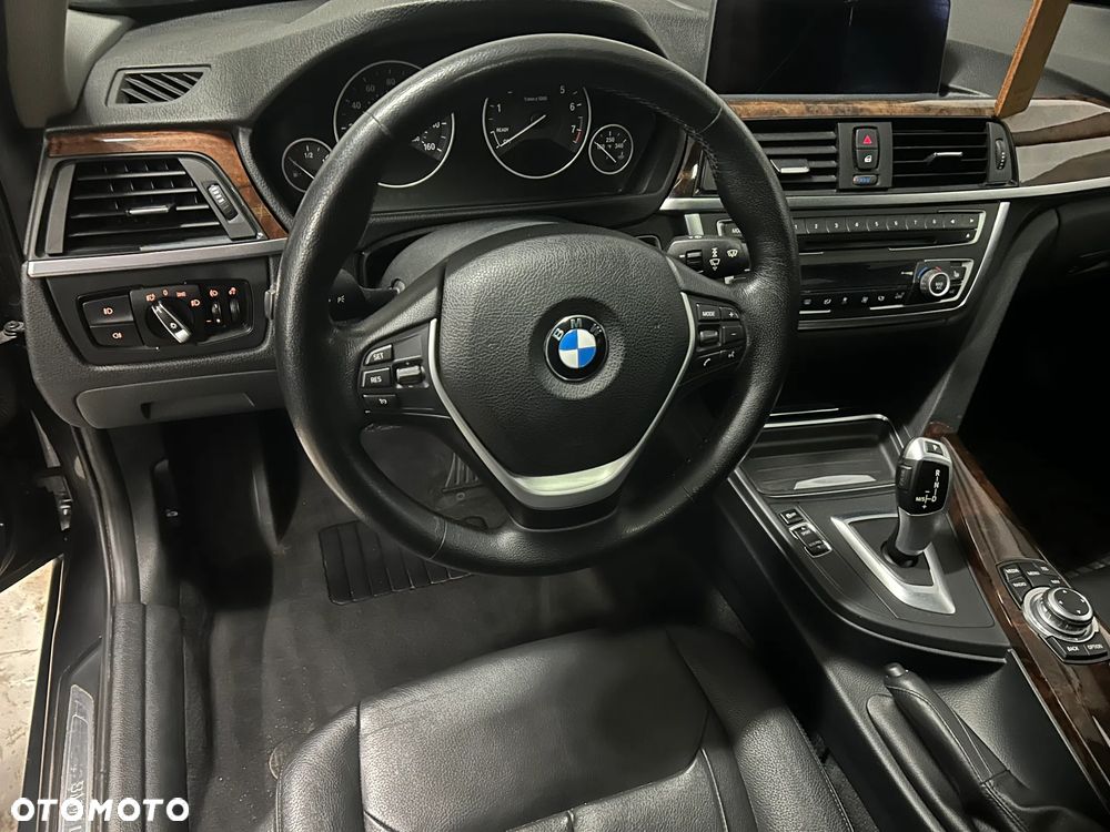BMW Seria 3 328i xDrive Luxury Line - 7