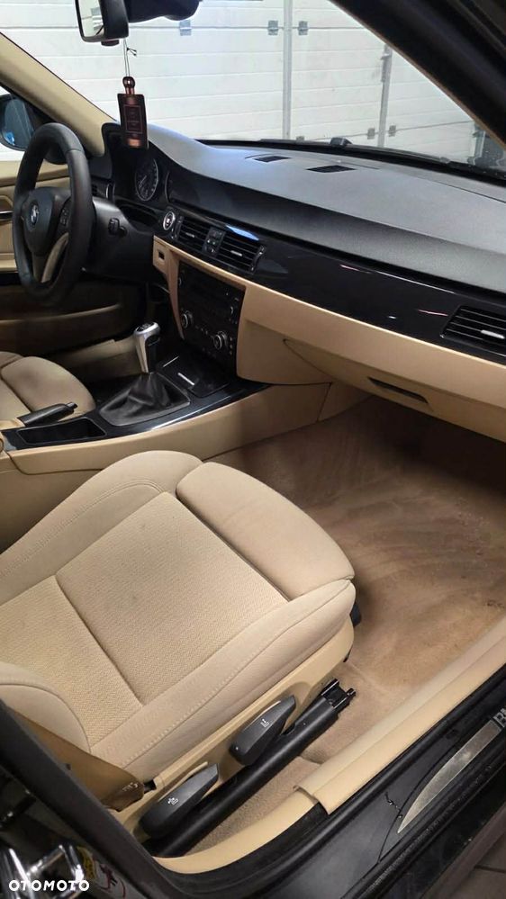 BMW Seria 3 320d xDrive - 6