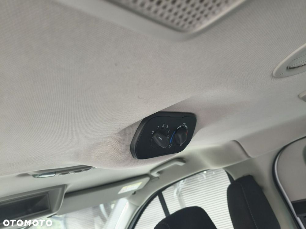 Ford Tourneo Custom - 22