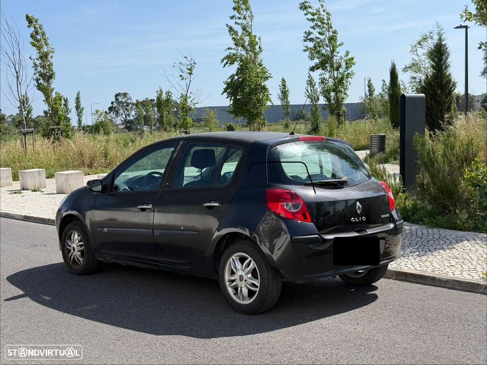 Renault Clio 1.2 16V Luxe - 2