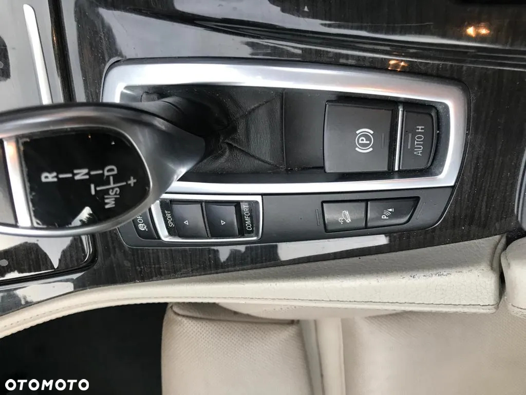 BMW Seria 5 525d xDrive Touring Luxury Line - 11