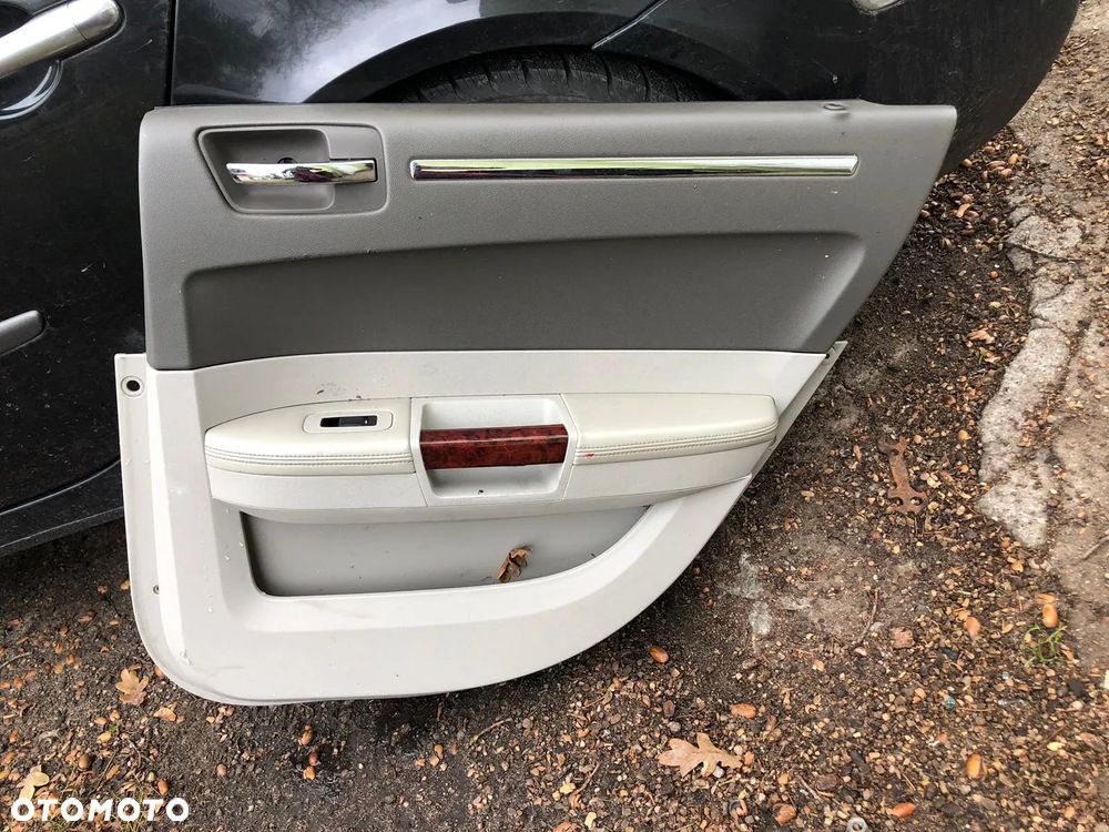 CHRYSLER 300C  boczki tapicerka drzwi białe - 4
