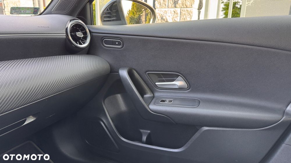 Mercedes-Benz Klasa A 180 7G-DCT - 14