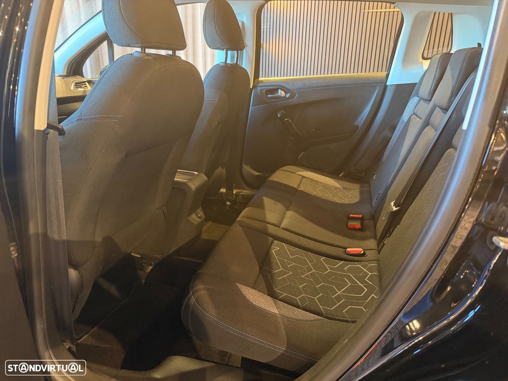 Peugeot 2008 1.2 PureTech Style - 21