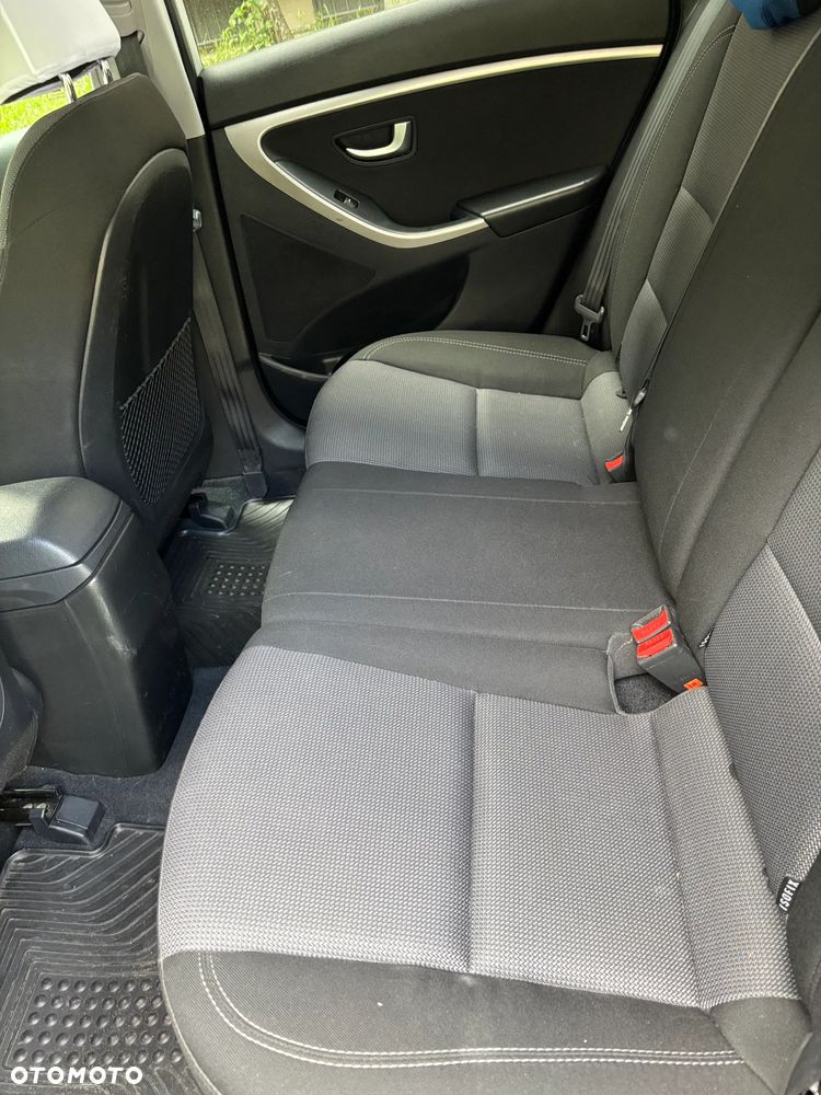 Hyundai i30 blue Kombi 1.6 GDi YES Silver - 10