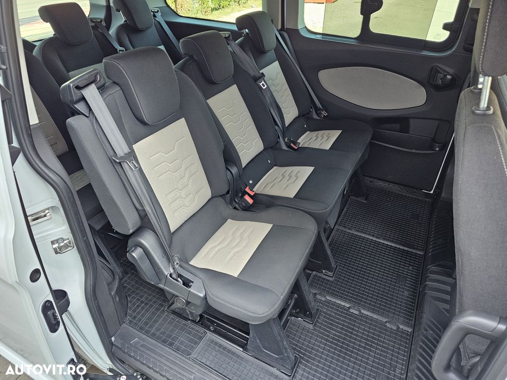 Ford Tourneo Custom - 18