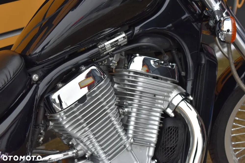 Suzuki Intruder - 37