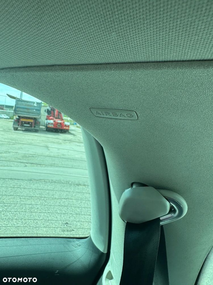 Volkswagen Sharan - 23