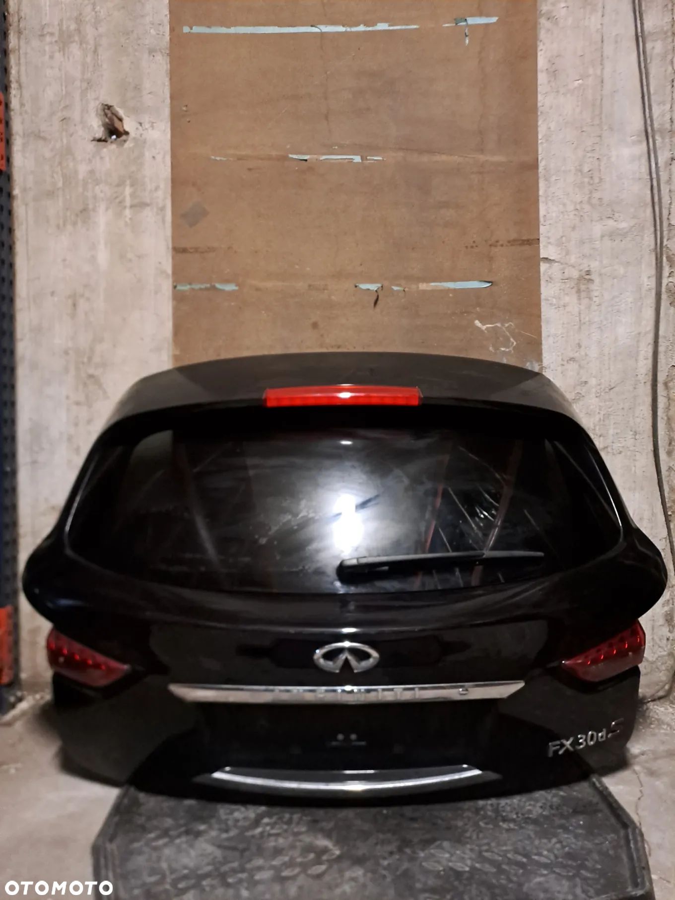 Maska / klapa bagażnika Infiniti FX30DS - oryginalna (czarna) - 1