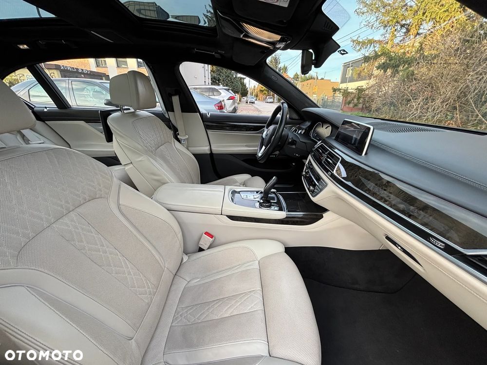 BMW Seria 7 750Li xDrive - 34