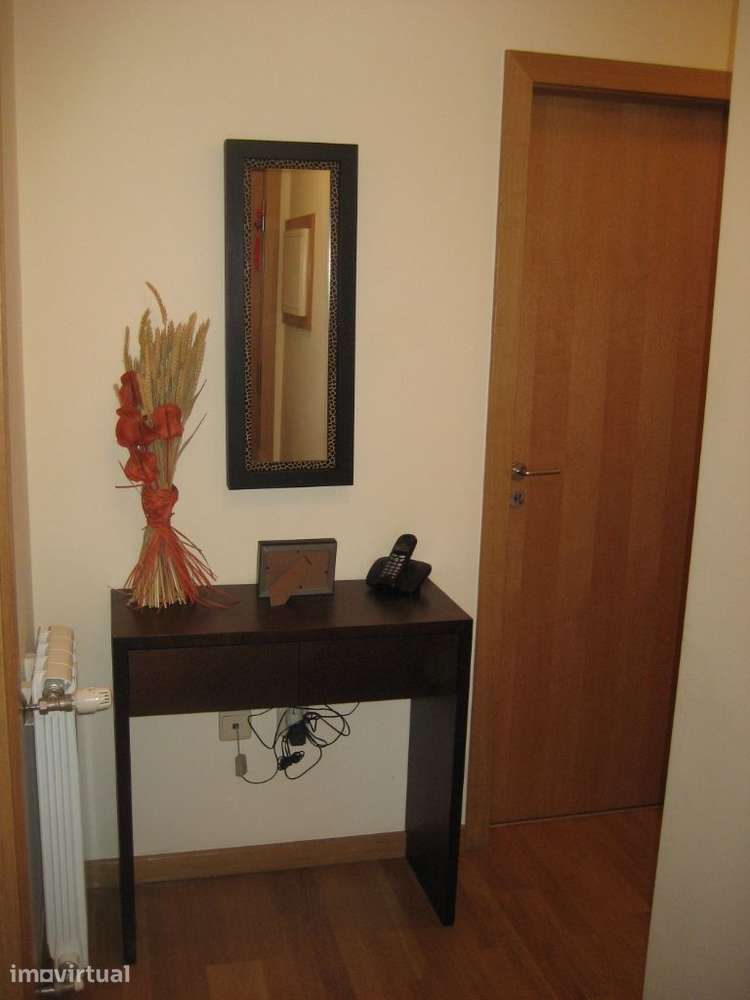 T1 mobilado, equipado e decorado; com lugar de garagem e arrumos - Grande imagem: 2/9