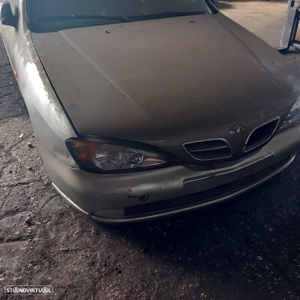 Capot e farois nissan primera p11