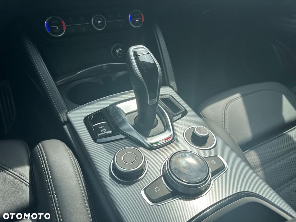 Alfa Romeo Stelvio - 17