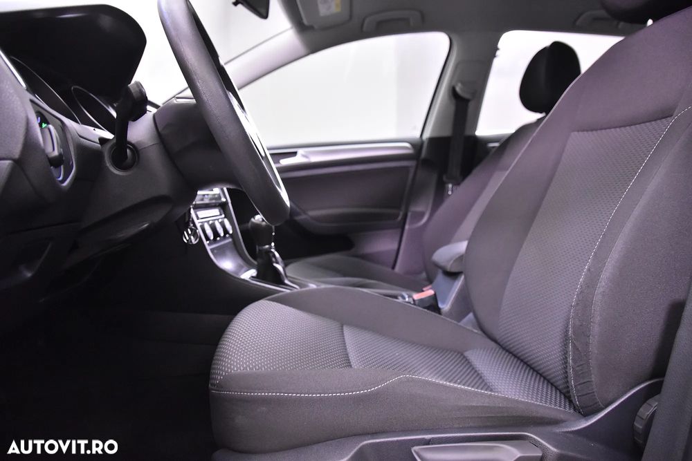 Volkswagen Golf - 21
