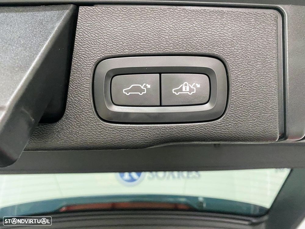 Volvo XC 60 2.0 B4 Momentum Plus Geartronic - 8