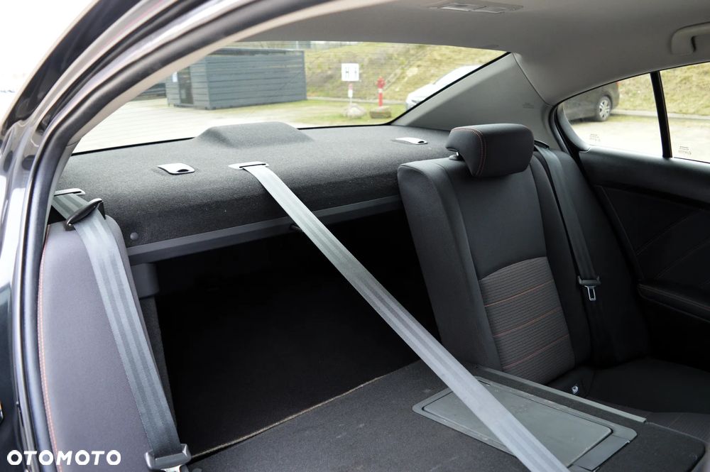 Toyota Avensis 2.0 D-4D Premium - 14