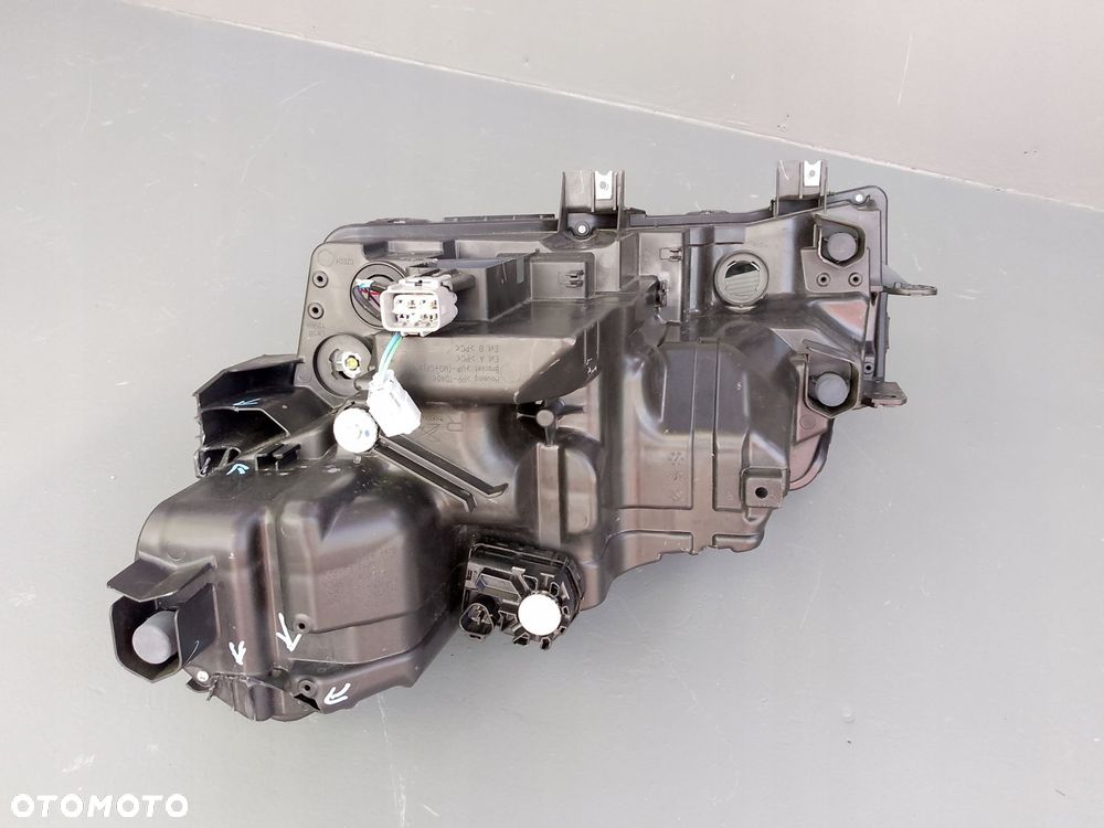 SUZUKI VITARA III 3 LIFT 2018- LAMPA PRZEDNIA PRAWA PRAWY PRZÓD 100-7R016 ÷ - 7