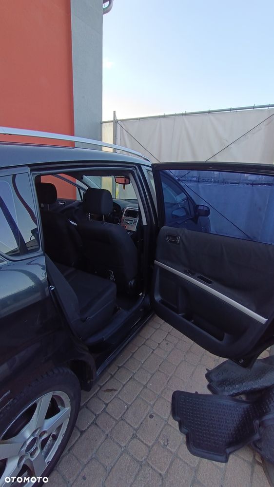 Toyota Corolla Verso - 12