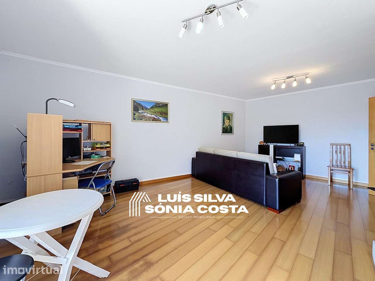 Espaçoso Apartamento T2 c/ Varanda, Garagem & Arrumos Fechados... - Grande imagem: 2/26