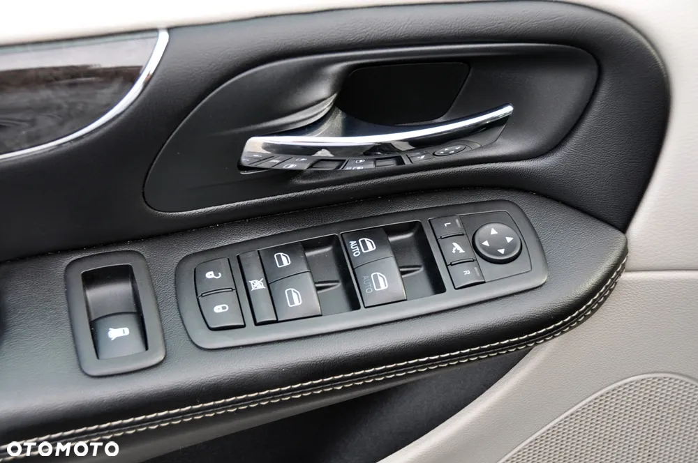 Lancia Voyager 3.6 V6 VVT 24v Platinum - 21